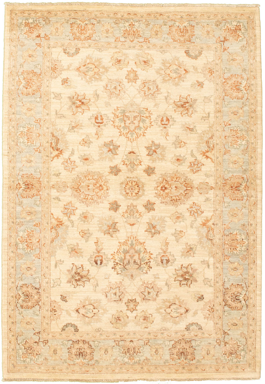 שטיח קטן זיגלר פרימיום בגווני תכלת וקרם מונח בחדר שינה