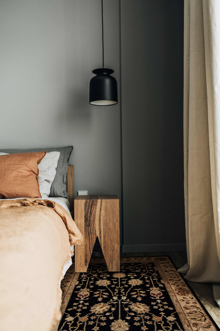 שטיח זיגלר פרימיום קטן בחדר שינה כחול כהה